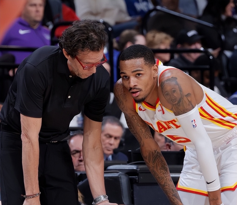 爱游戏真人在线直播包含穆雷回归赛场，高光表现首场状态亮眼，IG观众沸腾！的词条